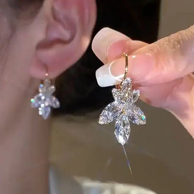 Shiny Zircon Leaf Earrings null